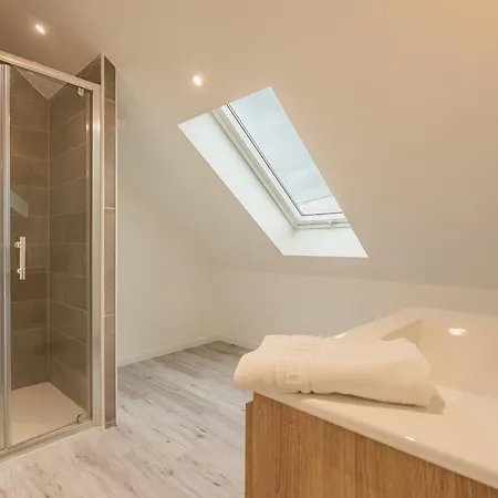 Paradis - Grande Demeure Familiale Proche Puy-du-foυ Ferienhaus Cholet